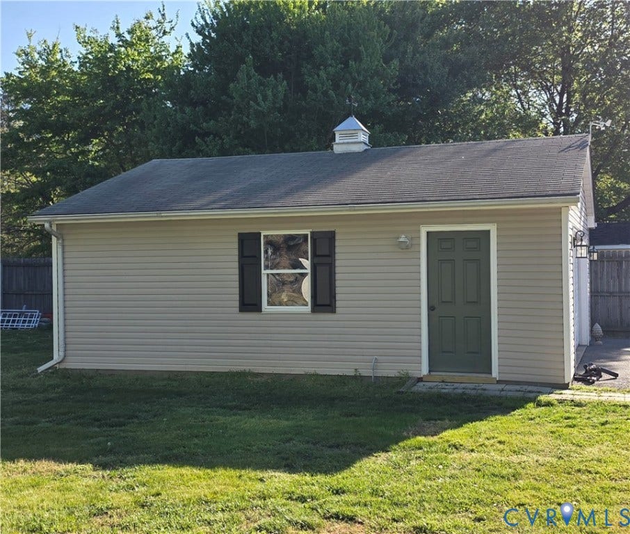 8511 Peaks Road, Hanover, VA 23069 Garage w Pedestrian Door