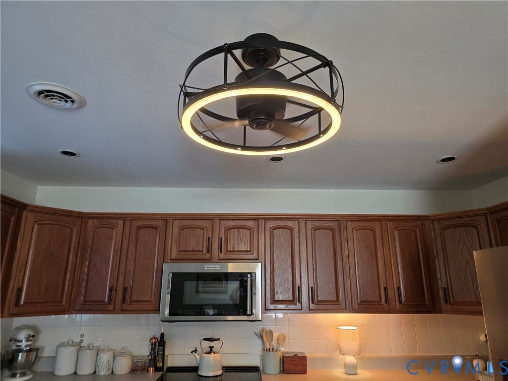 8511 Peaks Road, Hanover, VA 23069 Kitchen Ceiling Fan w Light