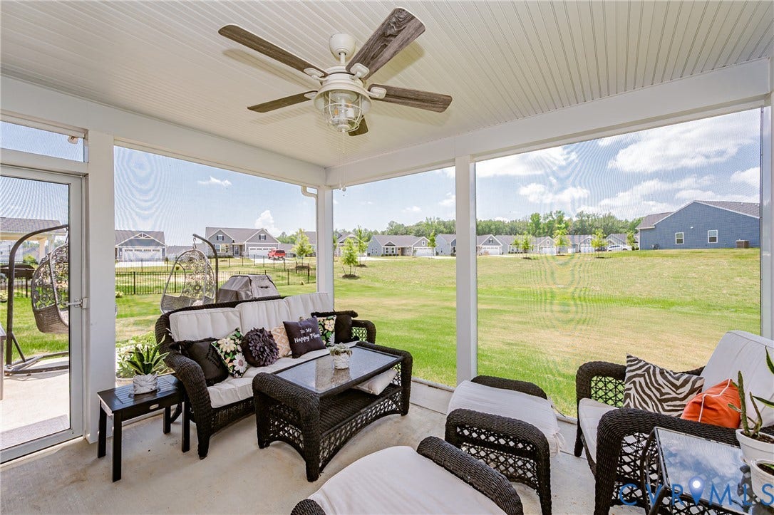 7627 E Danube Loop, New Kent, VA 23124 Screened-in porch featuring a ceiling fan, concrete flooring, and a screened door