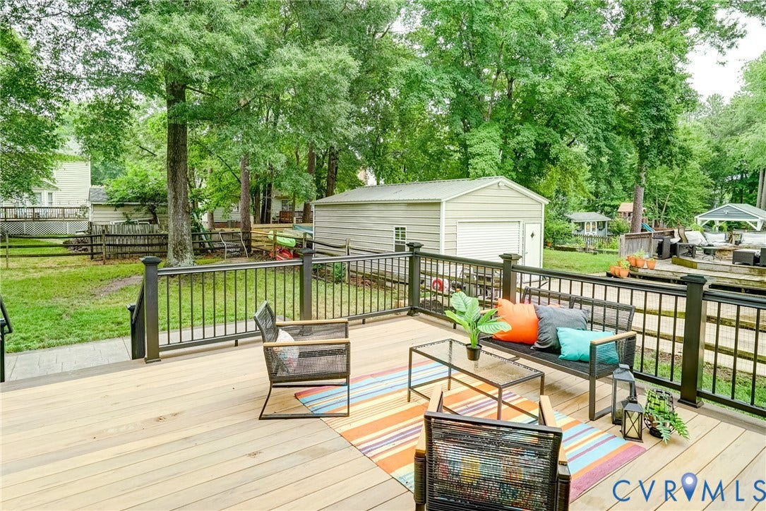 9724 Kingscroft Drive, Kingston, Glen Allen, VA 23060 Spacious outdoor deck with composite decking and dark railings