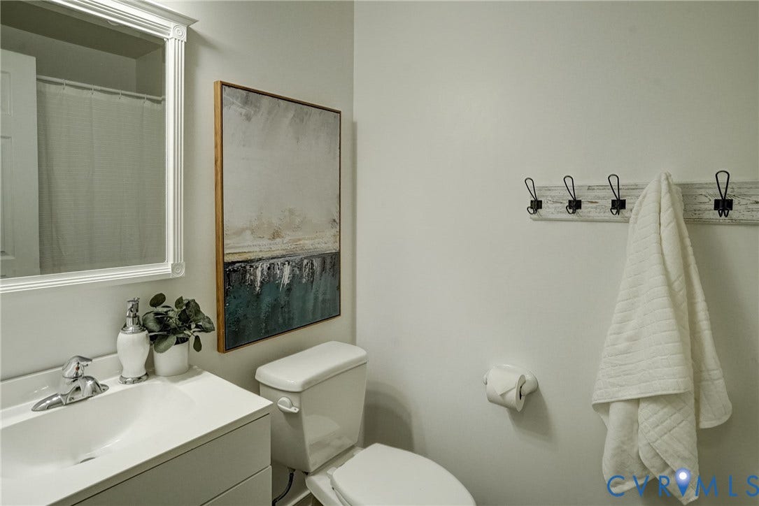 9724 Kingscroft Drive, Kingston, Glen Allen, VA 23060 Upstairs Hall Full Bath