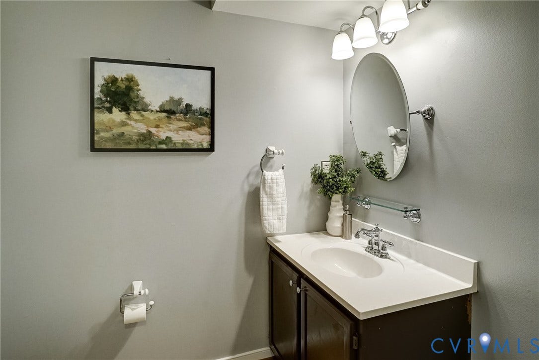 9724 Kingscroft Drive, Kingston, Glen Allen, VA 23060 downstairs half bath