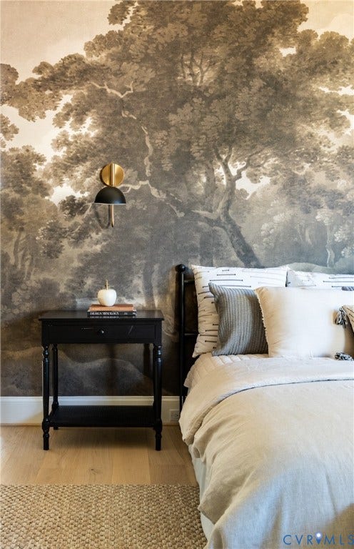 4507 Leonard Parkway, Richmond, VA 23221 Feature wall with scenic mural wallpaper, accented by a brass and black sconce