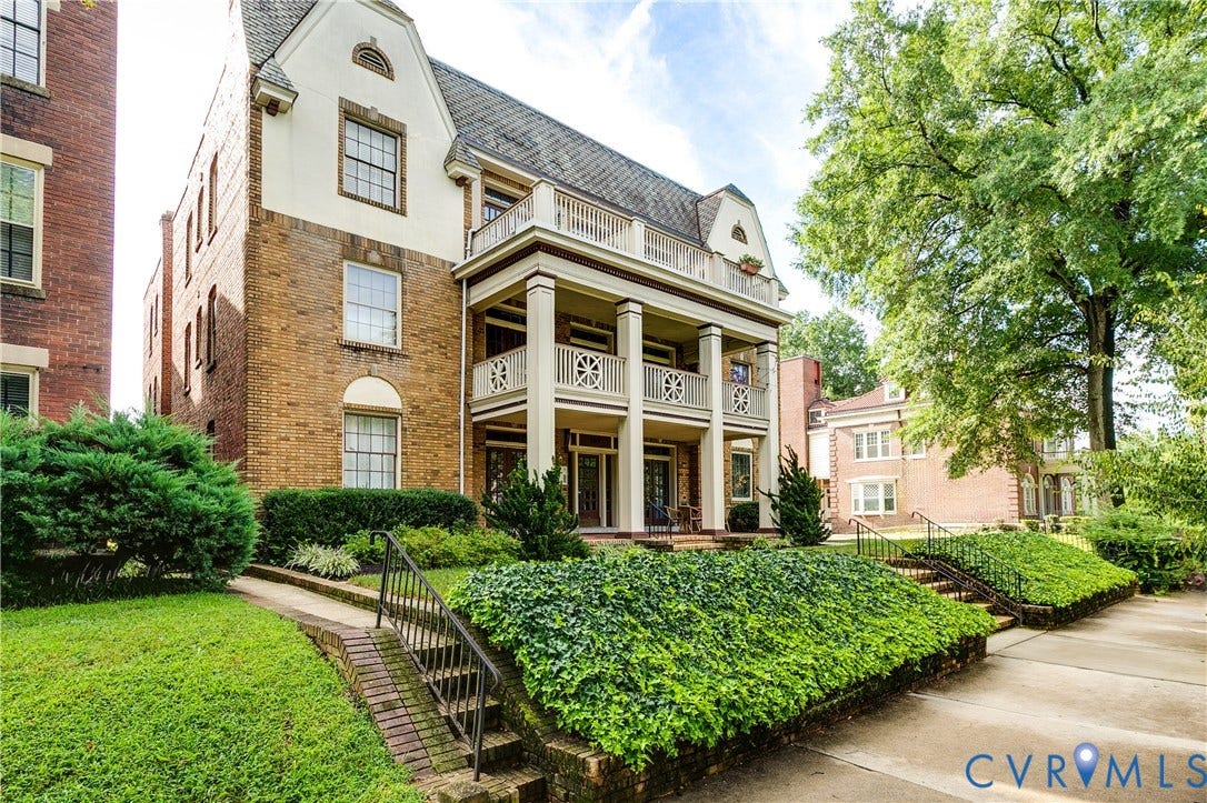 Covered porch entry with Entercom.