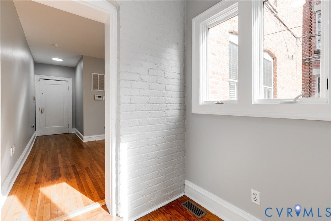 Small sun room perfect for office
