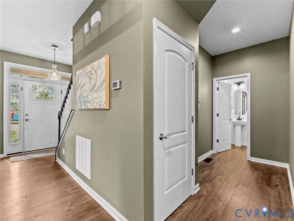 16701 Laurel Park Drive, Moseley, VA 23120 Entrance foyer