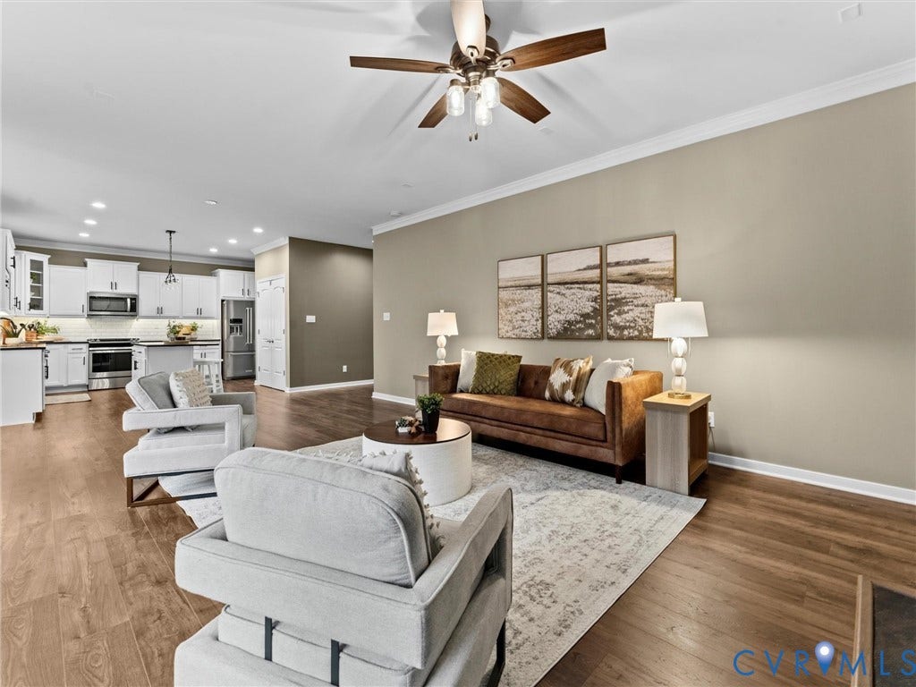 16701 Laurel Park Drive, Moseley, VA 23120 Living room
