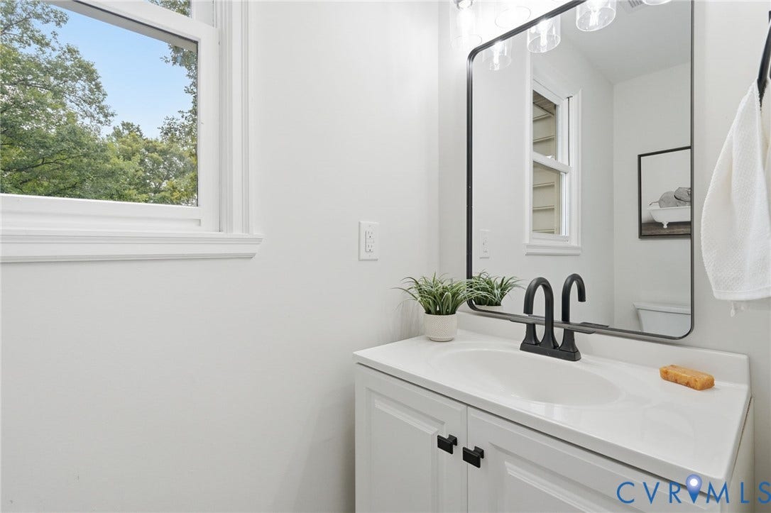 3700 Malbon Way, Chesterfield, VA 23832 1st level half bath