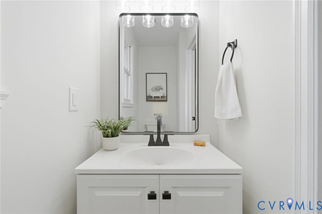 3700 Malbon Way, Chesterfield, VA 23832 1st level half bath