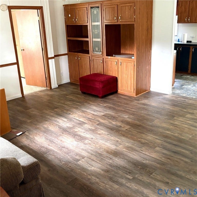 Vinyl Plank flooring, spacious and open.