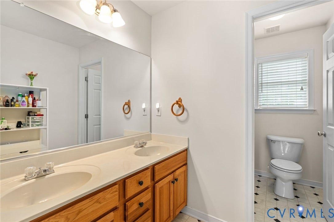 11413 Tudor Rose Court, Cedarlea Park, Glen Allen, VA 23059 2nd floor hallway full bathroom
