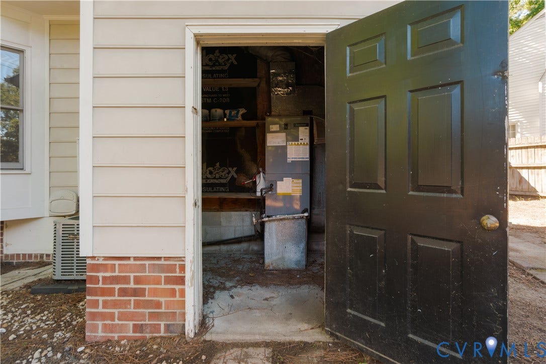 Additional storage in attached utility/storage shed!