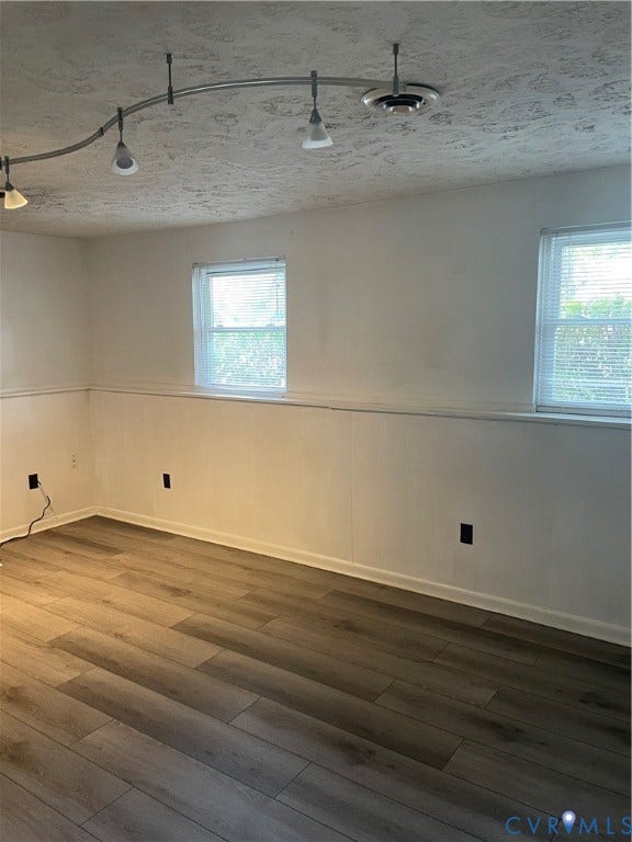 10524 Seacliff Lane, Chestnut Hills, North Chesterfield, VA 23236 Track lighting