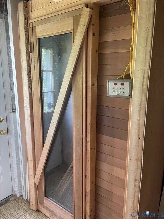 10524 Seacliff Lane, Chestnut Hills, North Chesterfield, VA 23236 Electrically hooked up