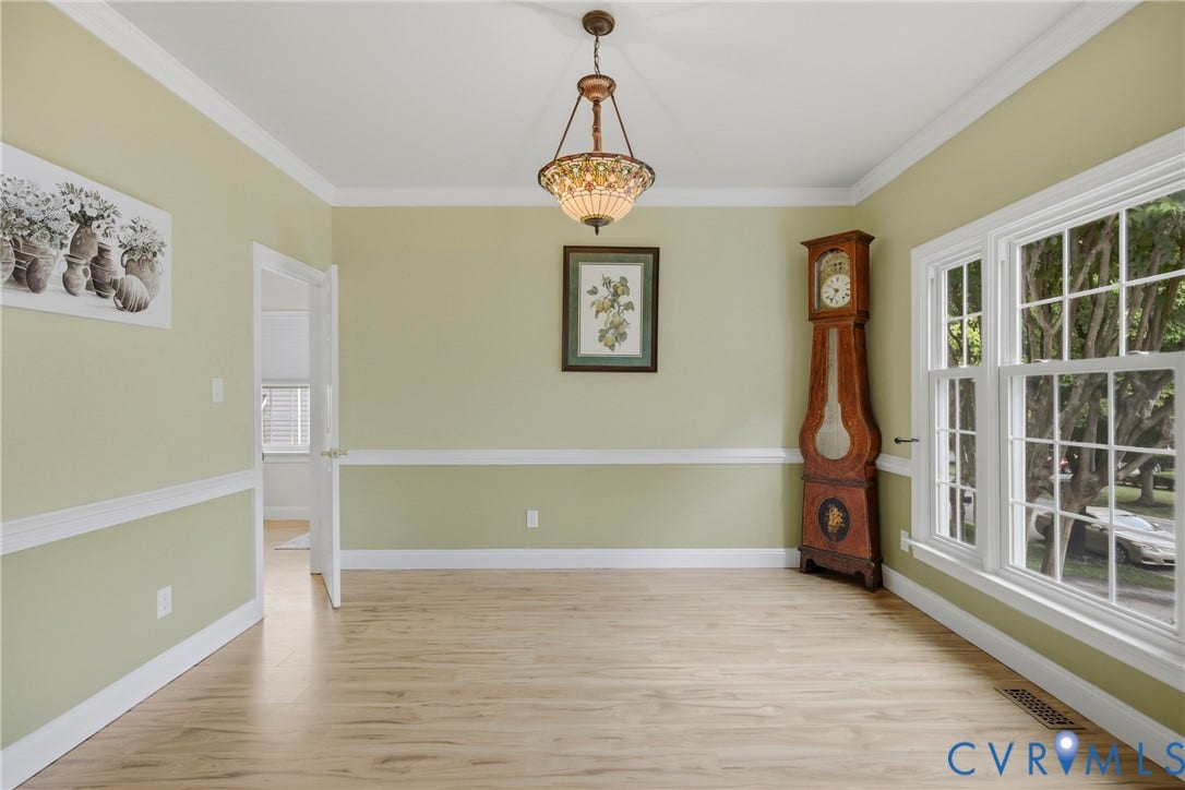 6212 Winsted Court, Wyndham, Glen Allen, VA 23059 Huge Picture Window, Crown Moulding and Chair Railing