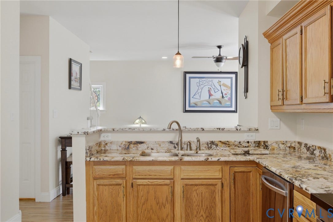 6212 Winsted Court, Wyndham, Glen Allen, VA 23059 Beautiful Granite Counter Tops and a Breakfast Bar to make entertaining EZ