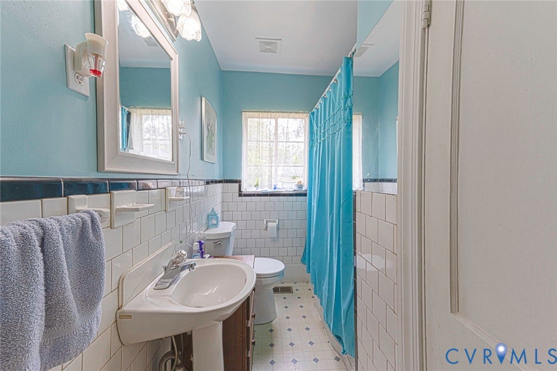 1804 Brentwood Road, Henrico, VA 23222 Hall Full Bathroom