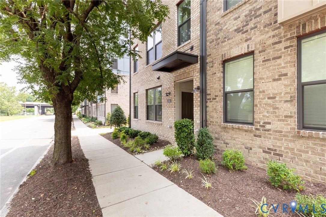 1041 N Lombardy Street, #A, Carver Square, Richmond, VA 23220 Sidewalks & landscaping