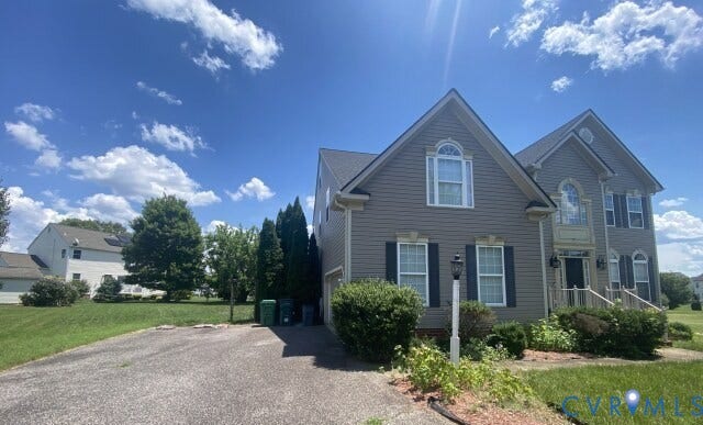 6521 Oakland Chase Place, Henrico, VA 23231 Two-story residence featuring a gabled roofline and light gray siding