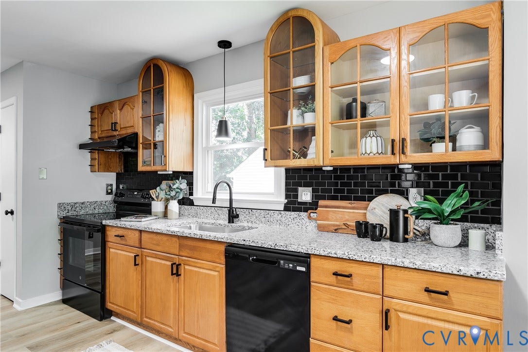 2825 Ashley Glen Drive, Henrico, VA 23233 Bright and modern with plenty of storage and a pantry too