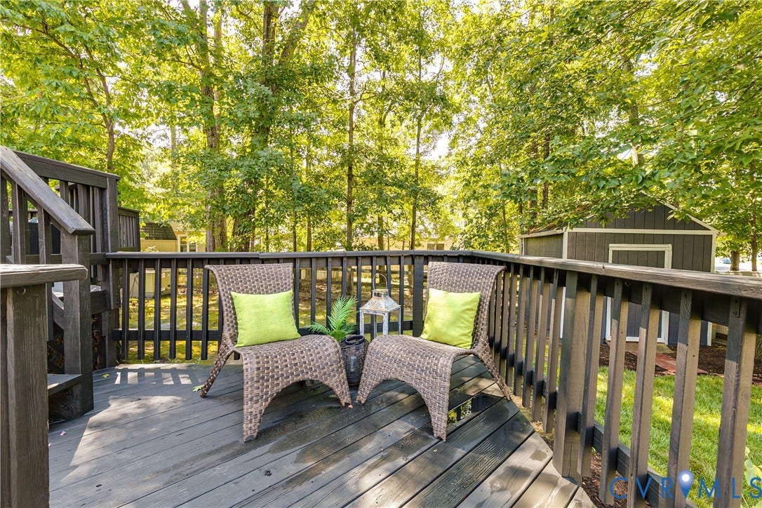 2825 Ashley Glen Drive, Henrico, VA 23233 Has two levels.