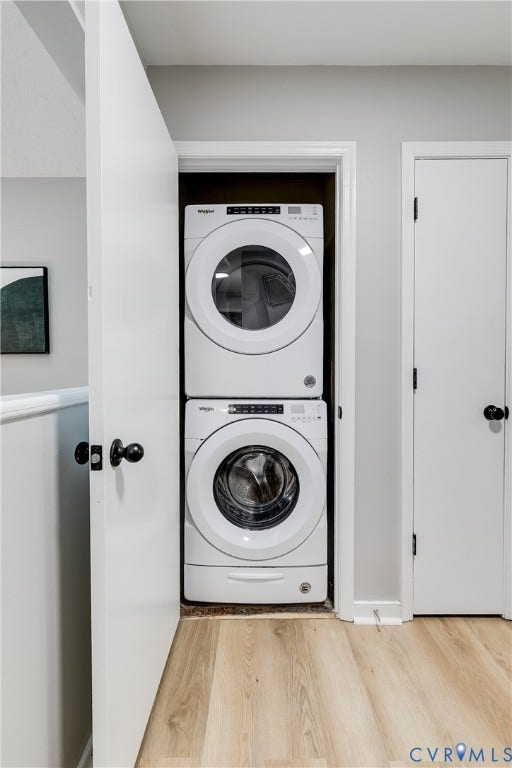 2825 Ashley Glen Drive, Henrico, VA 23233 Stack washer/dryer convey.