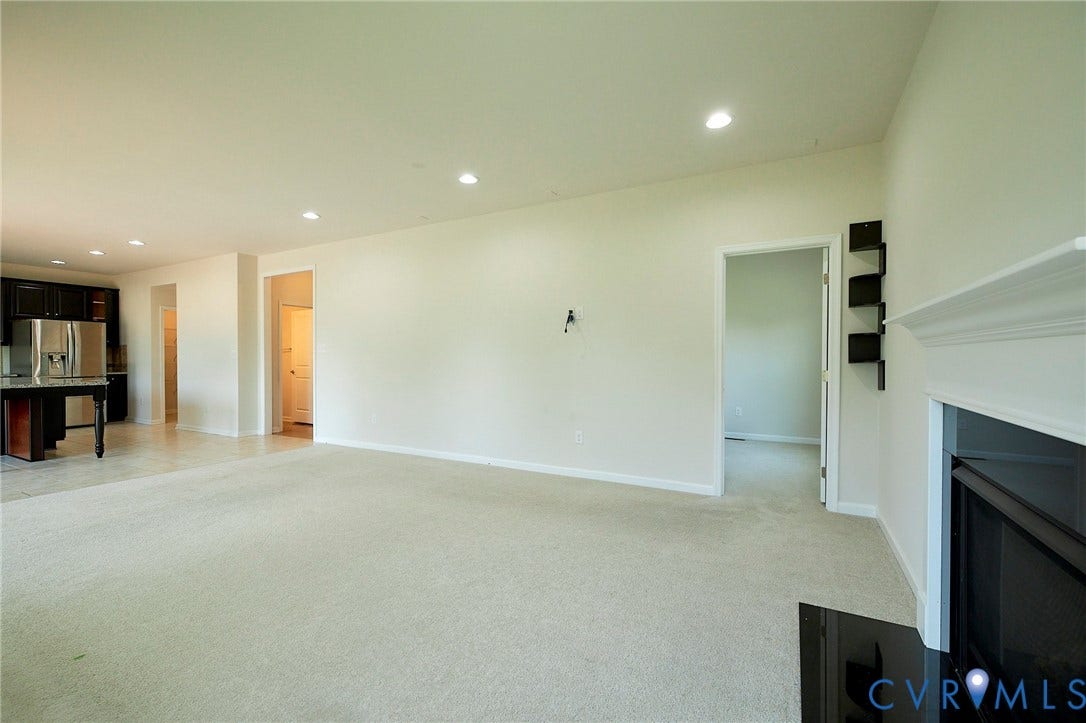 4535 Paxton Glen Court, 3W120, Glen Allen, VA 23059 Living room