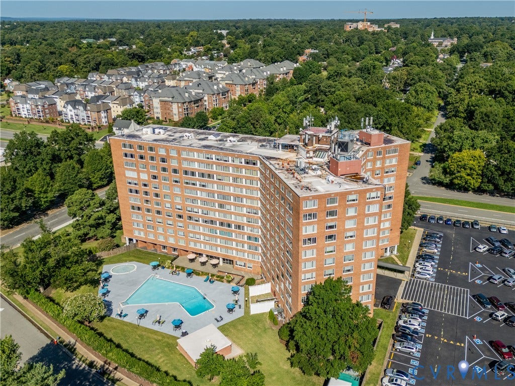 5100 Monument Avenue, #804, Willow Lawn Area, Richmond, VA 23230 Back and side