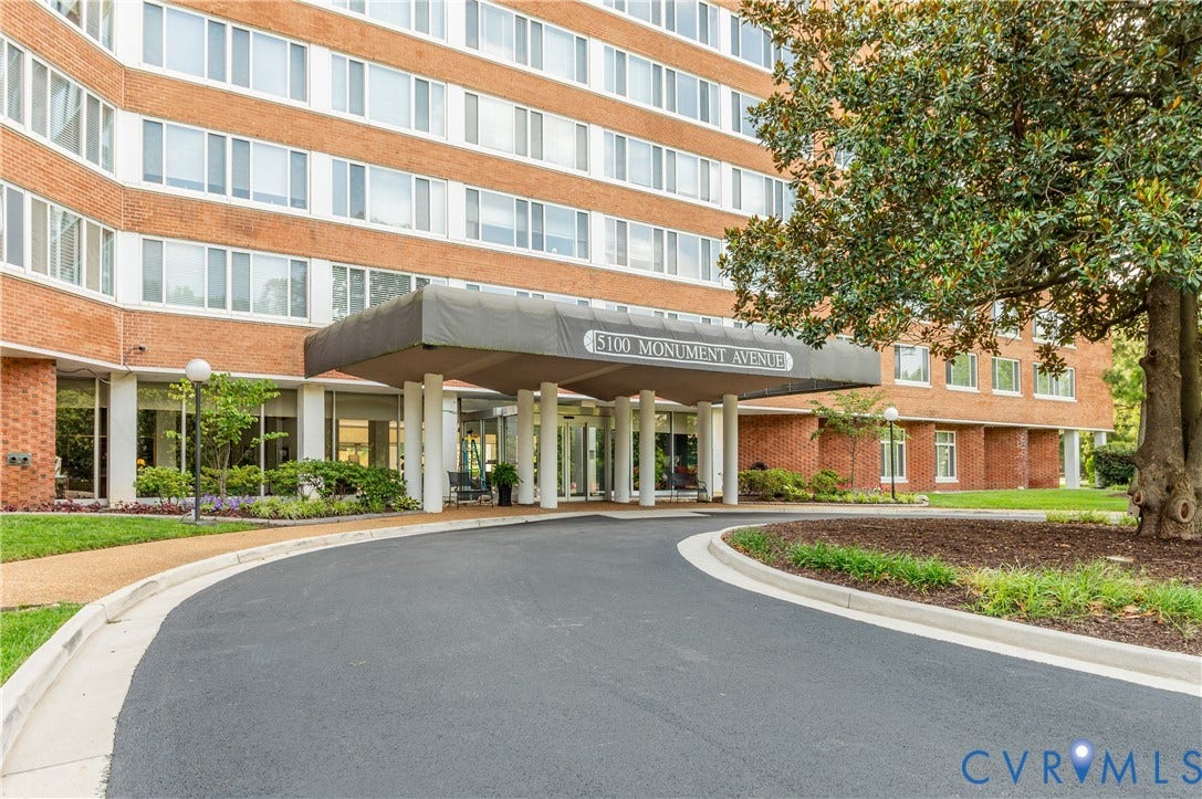5100 Monument Avenue, #804, Willow Lawn Area, Richmond, VA 23230 Drop off driveway