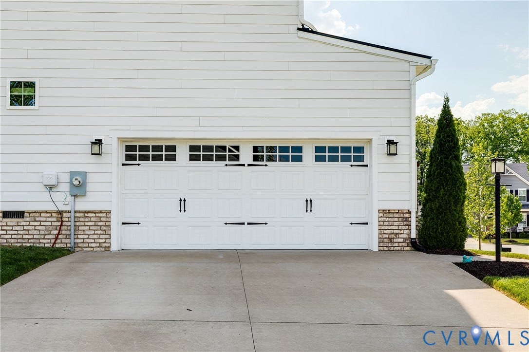 18301 Sagamore Drive, Hampton Pointe, Moseley, VA 23120 Two-car garage