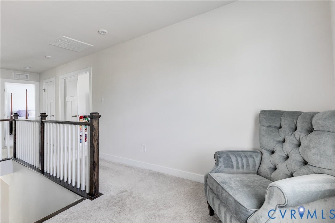18301 Sagamore Drive, Hampton Pointe, Moseley, VA 23120 Carpeted hallway