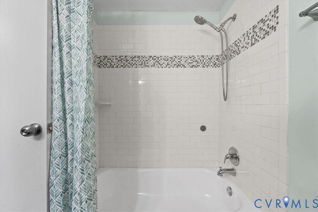 9326 Emmett Road, Glen Allen, VA 23060 Hall bath