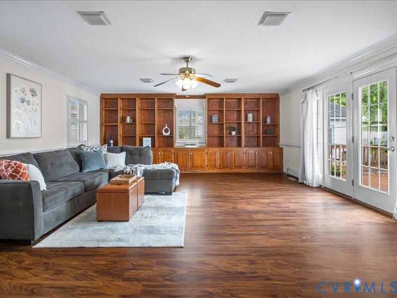 6219 Monument Avenue, St. Mary's Area, Richmond, VA 23226 Massive rear Family Room with built-in bookshelves, wood laminate flooring and French doors to the rear deck.