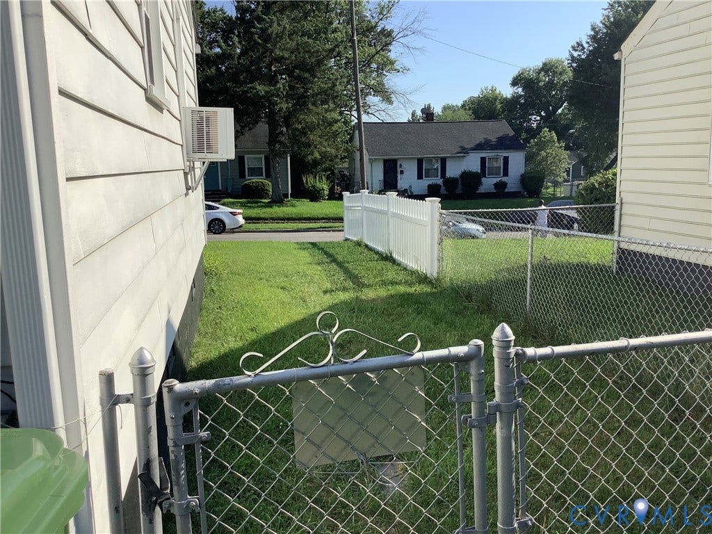 1014 Crafton Lane, Green Park, Richmond, VA 23222 Chain link rear fence