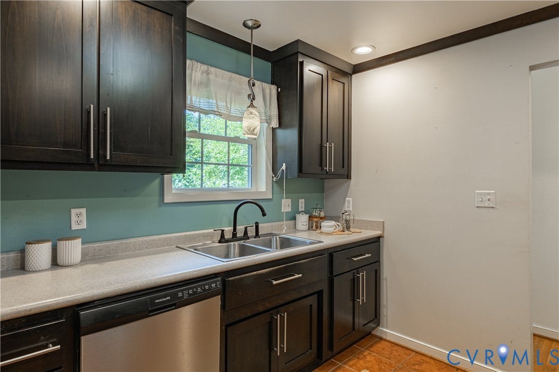 704 Forestview Drive, Colonial Heights, VA 23834 Kitchen