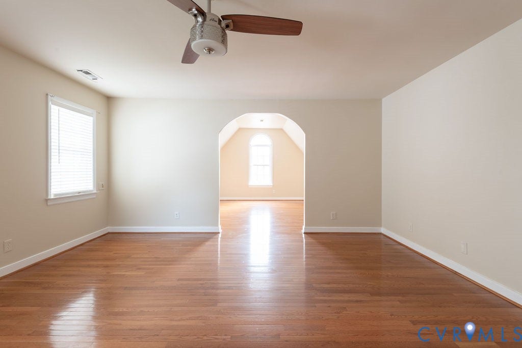 4924 Sadler Glen Ct, Sadler Glen, Glen Allen, VA 23060 Spacious interior room featuring wood-finish flooring, a ceiling fan, and a window with blinds