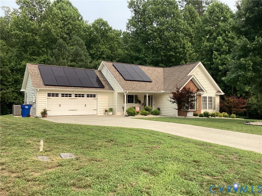 11611 Hillside Road, Chester, VA 23831 Spacious front yard.