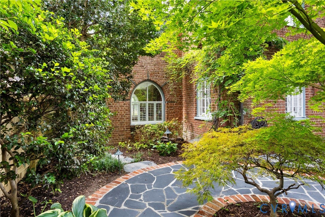 Small walkway to left leads to gate to front yard.