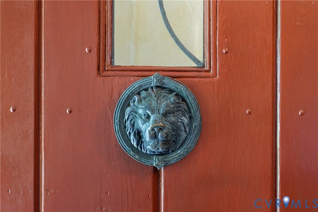 Great ornamentation everywhere