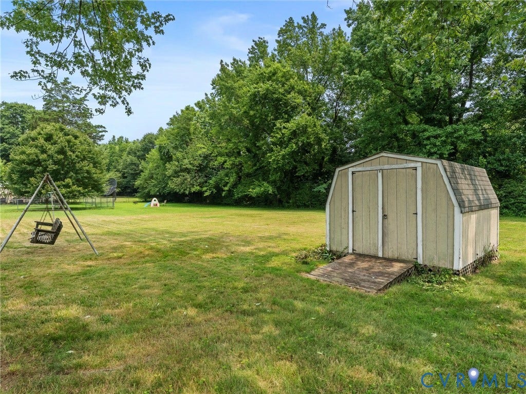 9633 Shamrock Drive, Centralia Gardens/Salem Woods, Chesterfield, VA 23237 Expansive backyard featuring a large storage shed with a gambrel roof and ramp access