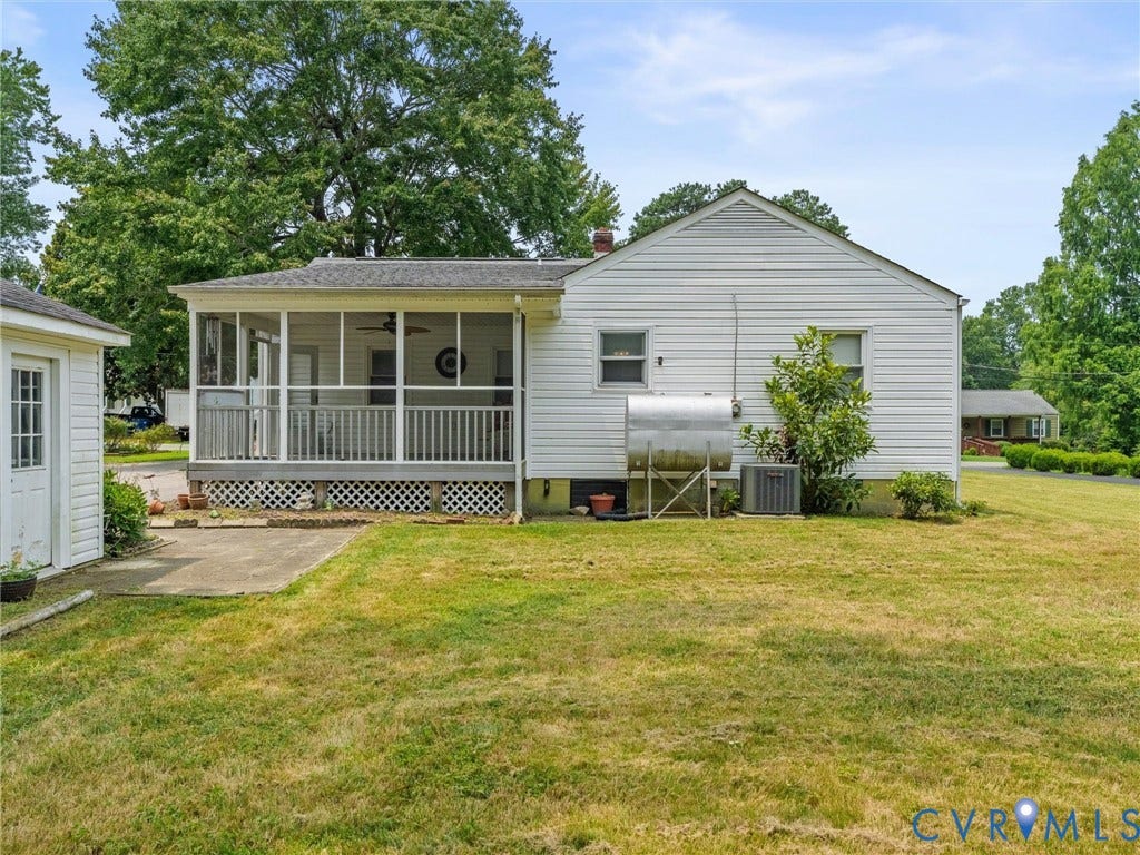 9633 Shamrock Drive, Centralia Gardens/Salem Woods, Chesterfield, VA 23237 Expansive rear yard featuring a screened porch, a detached storage shed, and a concrete patio pad