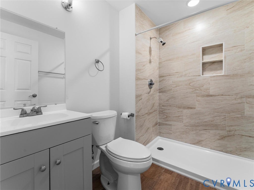 6642 Stonewolf Court, Moseley, VA 23120 Ensuite Bathroom off of basement bedroom