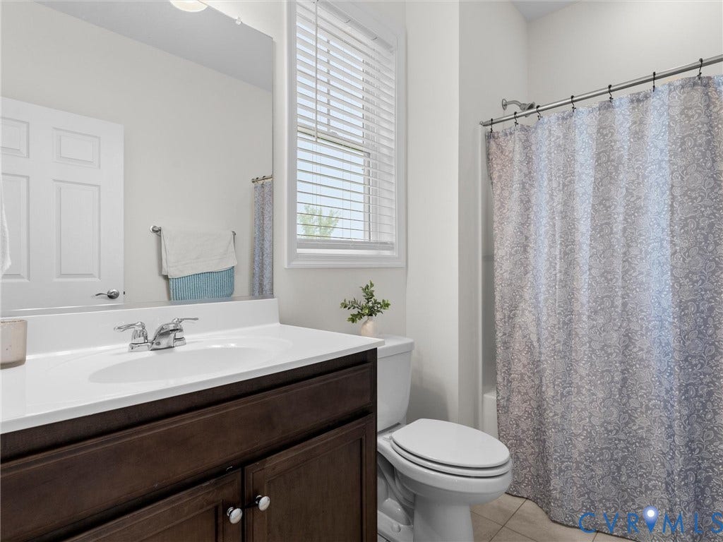 6642 Stonewolf Court, Moseley, VA 23120 1st Floor Ensuite Bathroom