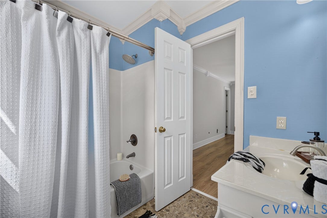 8436 Sir Lionel Place, Kingsland Wood, Ampthill, VA 23237 Tub/shower combination with oil-rubbed bronze fixtures