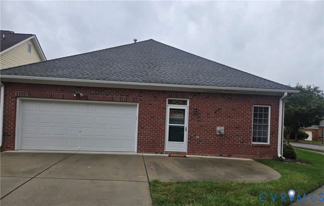 4401 Village Garden Circle, Chester, VA 23831 double garage with central vacumn 20'4"x 20'5"