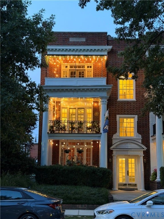 3006 Monument Avenue, #U2W, Museum District, Richmond, VA 23221 Brick facade residence featuring two balconies with decorative railings