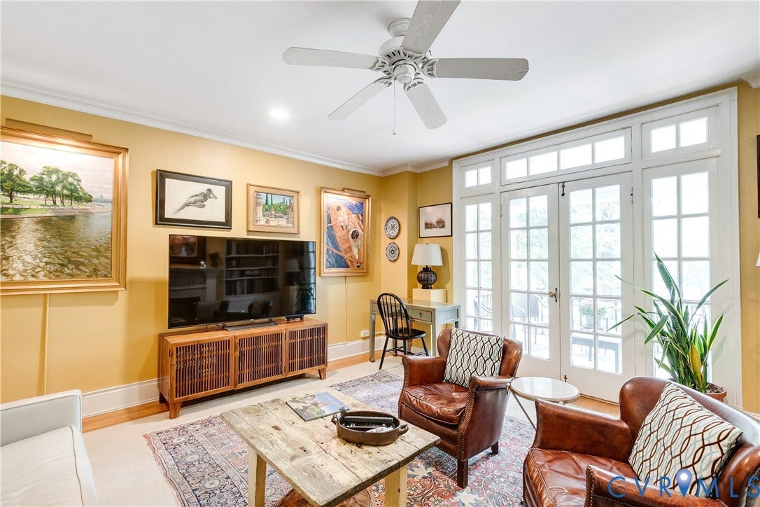 3006 Monument Avenue, #U2W, Museum District, Richmond, VA 23221 Living area featuring extensive crown molding, a ceiling fan, and light wood-finish flooring