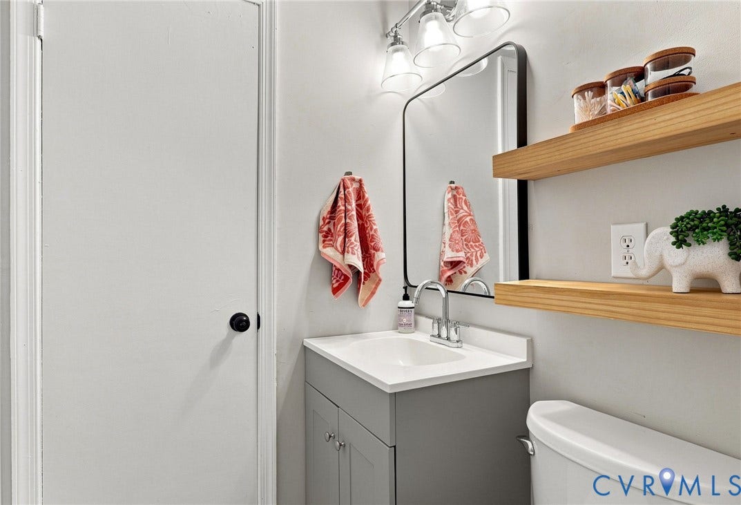1/2 bath in primary suite