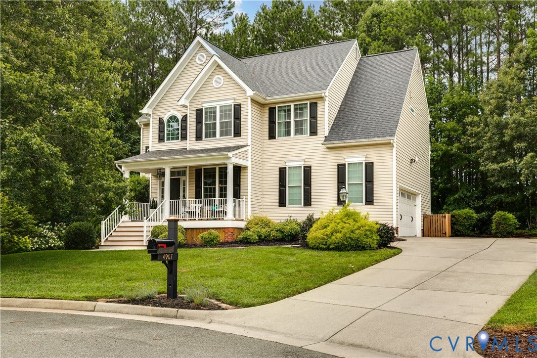4907 Winding Branch Road, Moseley, VA 23120 Beautiful traditional style home situated in a cul-de-sac.