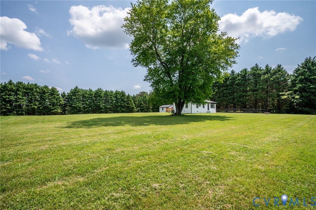3508 Jefferson Landing Road, #R, Powhatan, VA 23139 Expansive green lawn with a mature deciduous tree